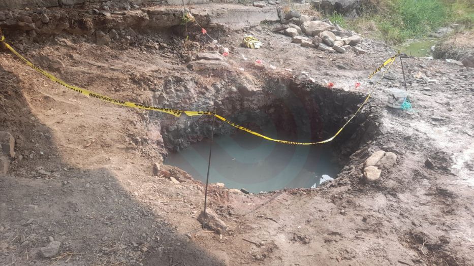 Cavan pozo en cauce de río.