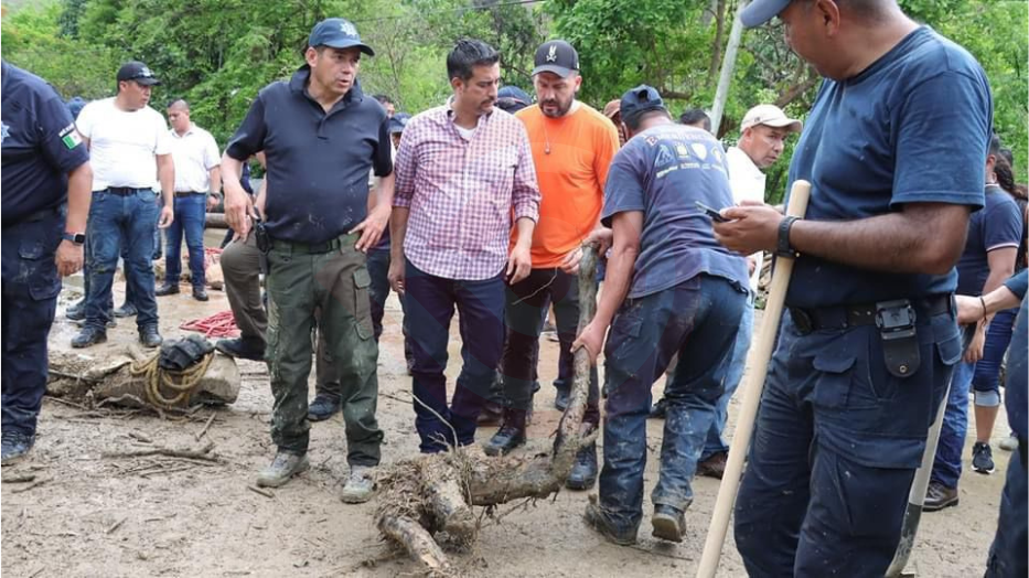 Daniel Andrade en solidaridad con damnificados del Arenal, Yahualica
