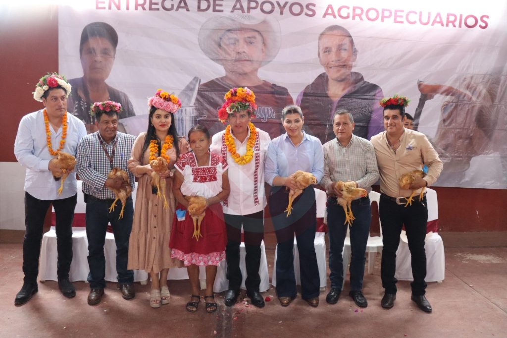 Gobierno de Hidalgo fortalece a mujeres del campo en la huasteca con entrega de apoyos productivos