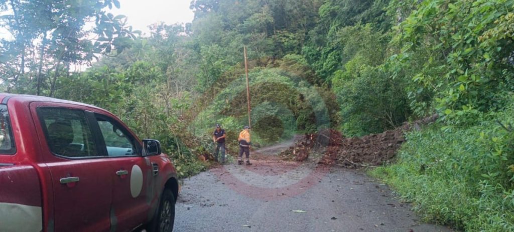 Derrumbe en la carretera Tlanchinol-Hueyapa