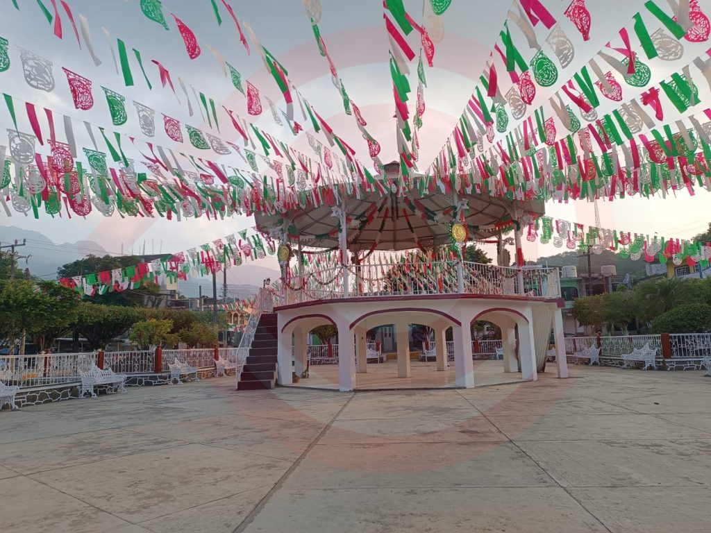 Limpio y despejado luce el Centro de Jaltocán sin comercio