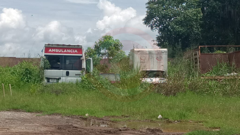 Piden retiro de vehículos “chatarra” junto al Banco Bienestar en Huautla