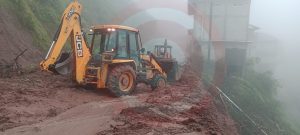 Por instrucción de Julio Menchaca, SIPDUS avanza en reconstrucción de caminos dañados por lluvias