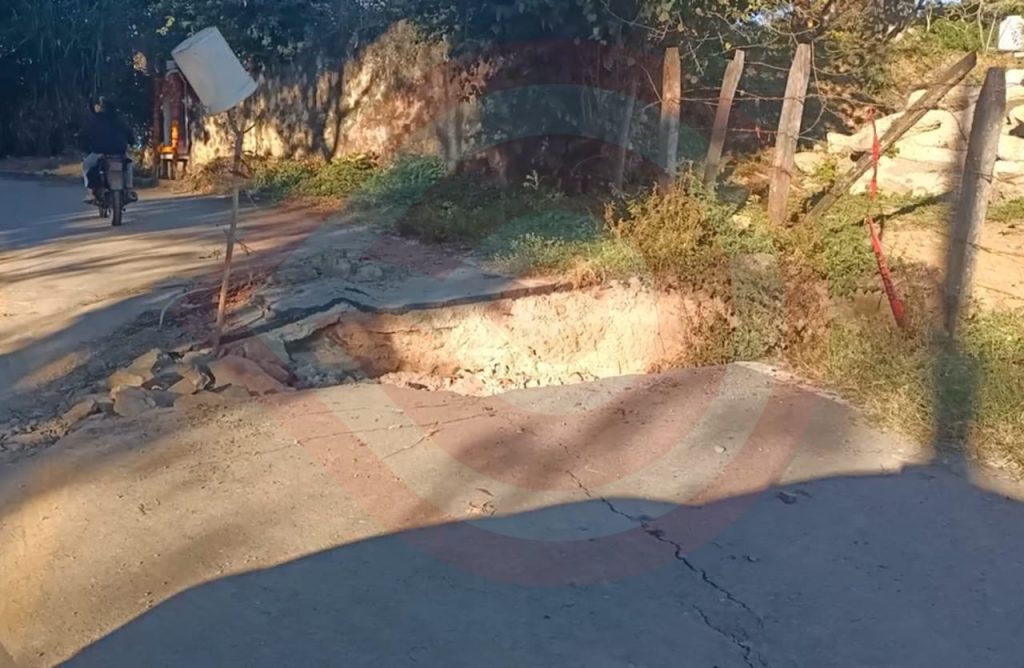 Se hunde tramo de la carretera estatal Calnali – Huazalingo