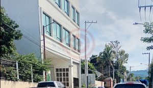 Intenta despojar de la casa de su hermano