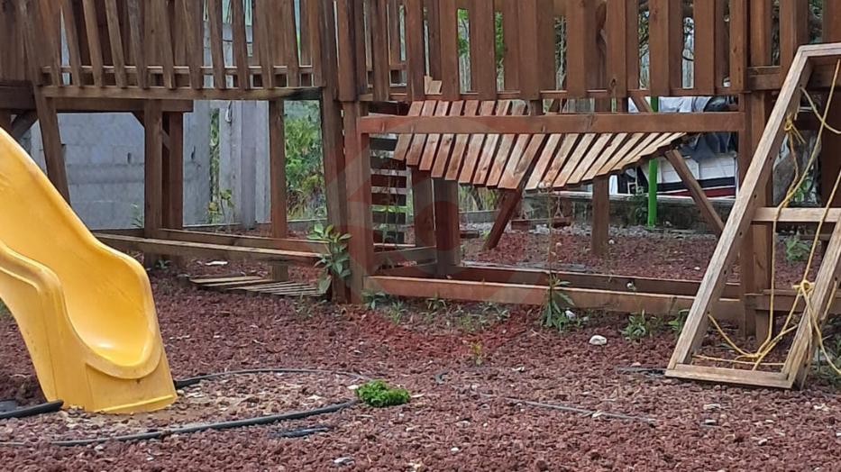 Deterioro crítico en juegos infantiles del Parque Bugambilias