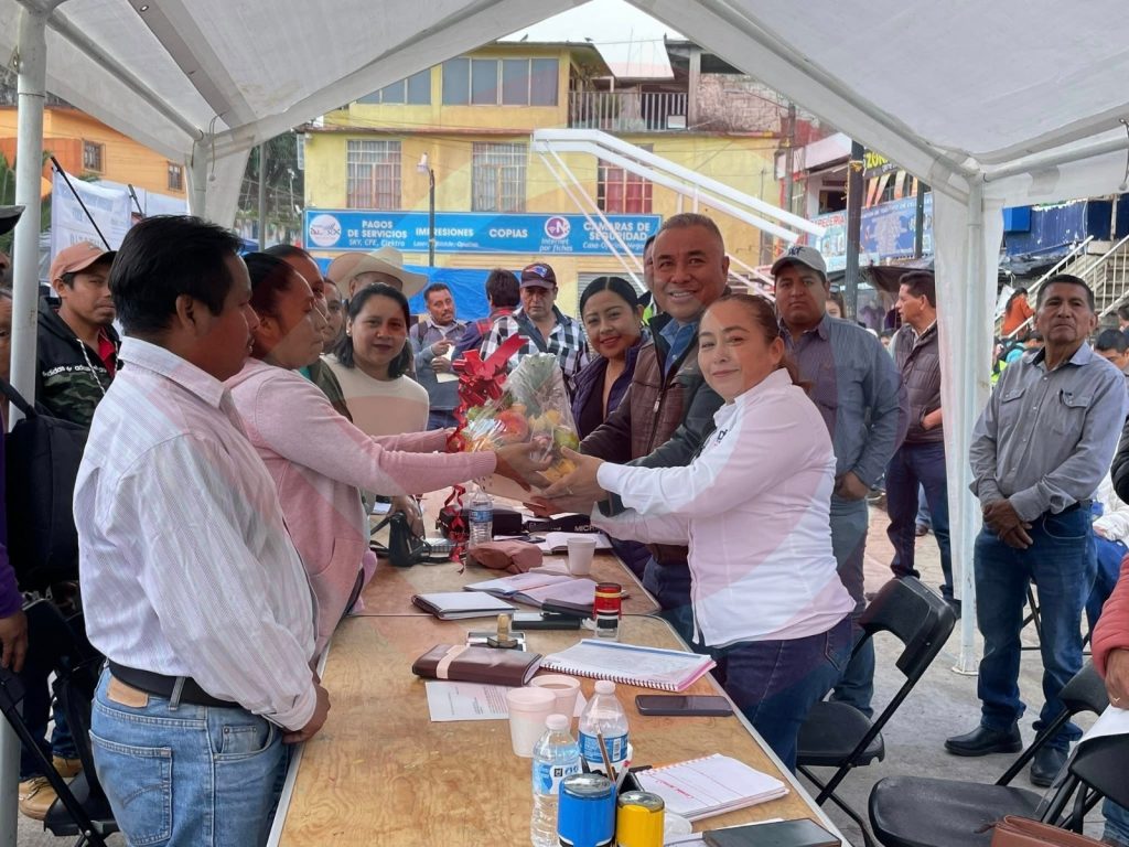 Alcalde brinda audiencias en domingo de Atención Ciudadana