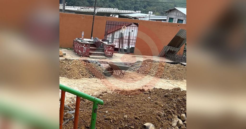Padres de familia denuncian peligro por obra en primaria