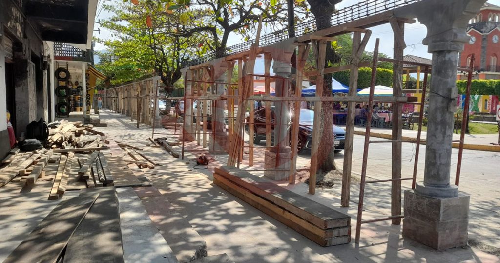 Construyen portales en el Centro Histórico