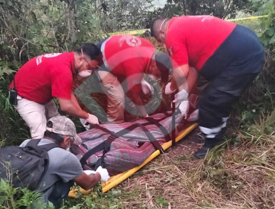 Hallaron a un hombre muerto en una parcela