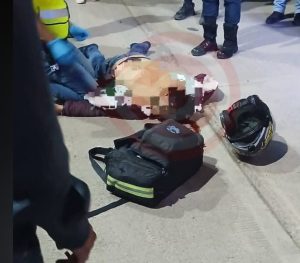 Muere motociclista atropellado por camioneta