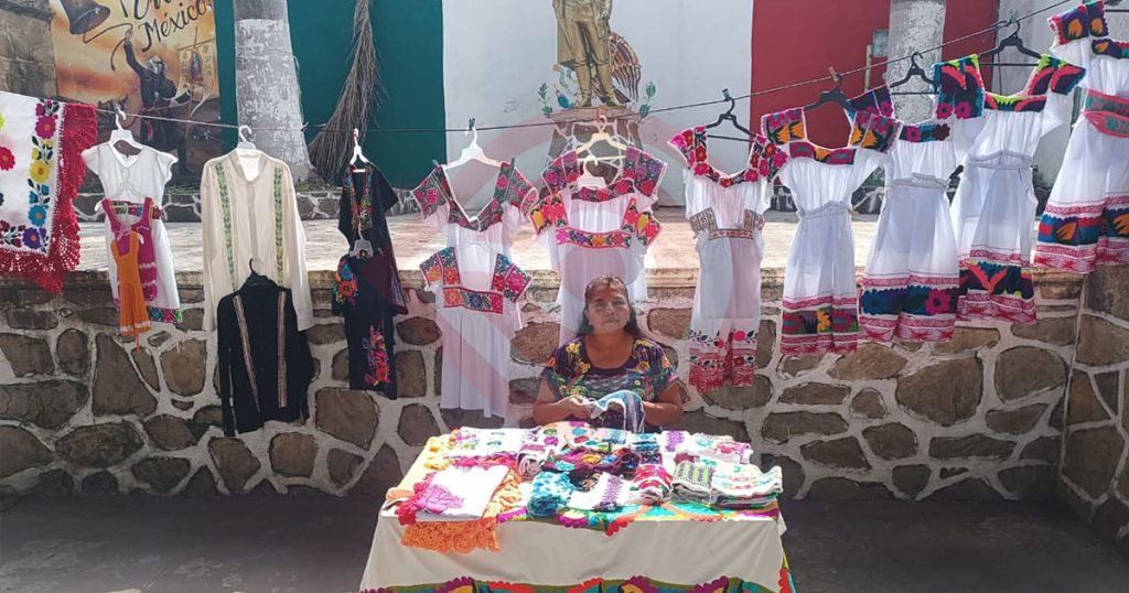 Artesanas de bordado se mantienen activas los 365 días del año