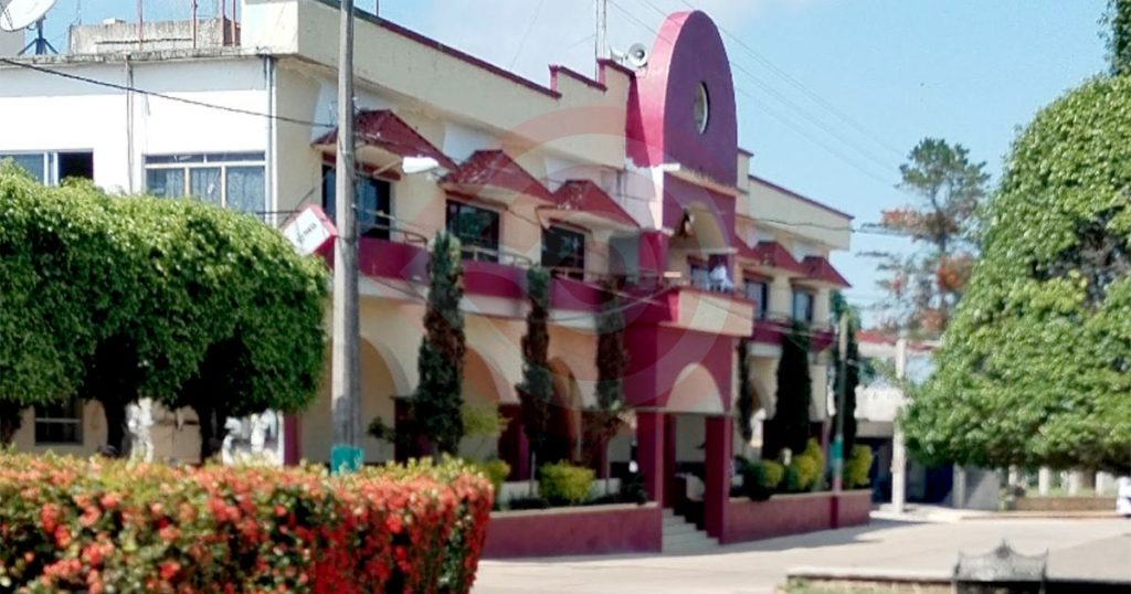 Retienen a funcionarios en Chiatitla por incumplimiento de obra de agua potable