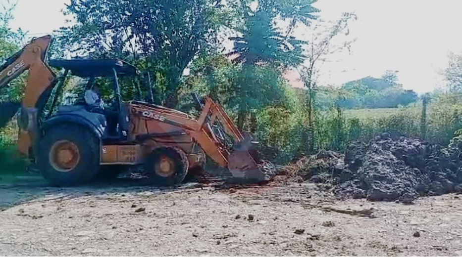 Realizan trabajos de desazolve en colonias