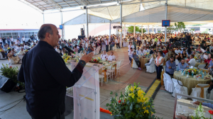 Natividad Castrejón encabeza entrega de 214 títulos profesionales en la UTMZ