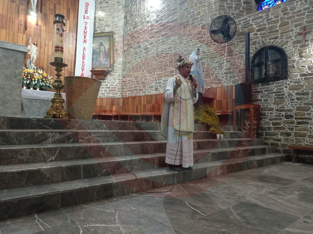 Invitan a feligreses a portar sus cruces con devoción