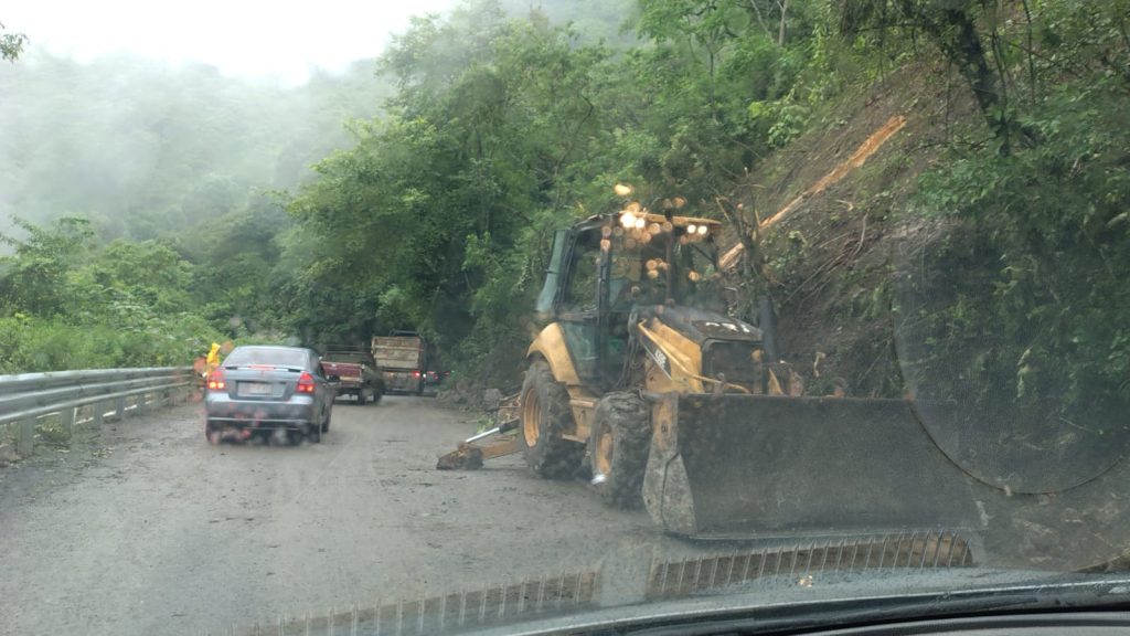 Solo derrumbes en carreteras Han dejado las lluvias: PC Tlanchinol