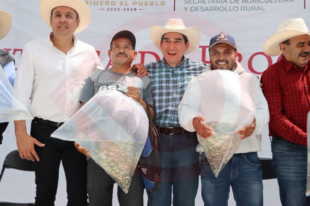 Del suelo al agua: Hidalgo impulsa la productividad del campo con análisis de suelo y crías de peces
