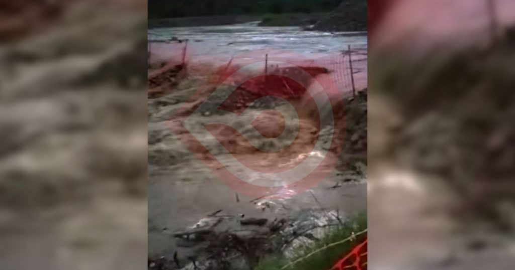 Comunidades incomunicadas por creciente de río