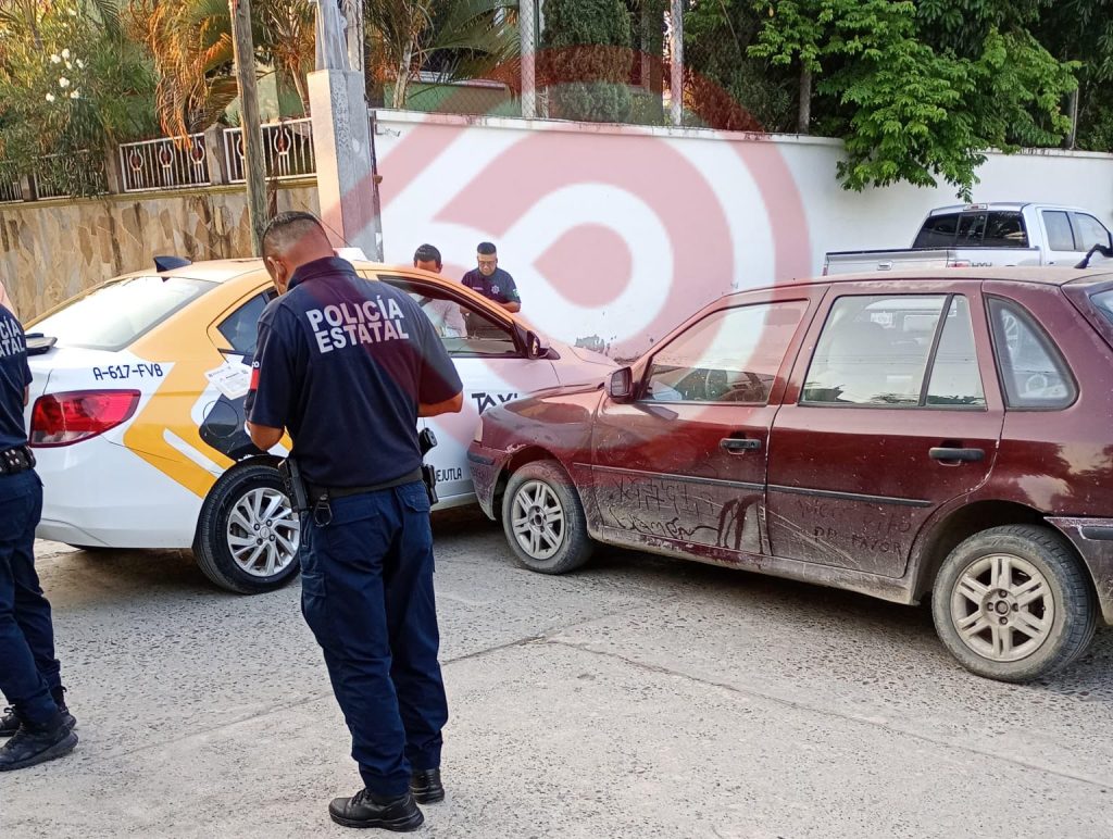 Choque de taxi con automóvil