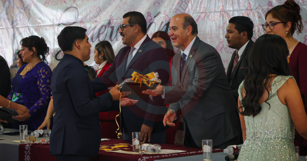 Egresan 150 docentes de la Escuela Normal Valle del Mezquital en su 50 aniversario