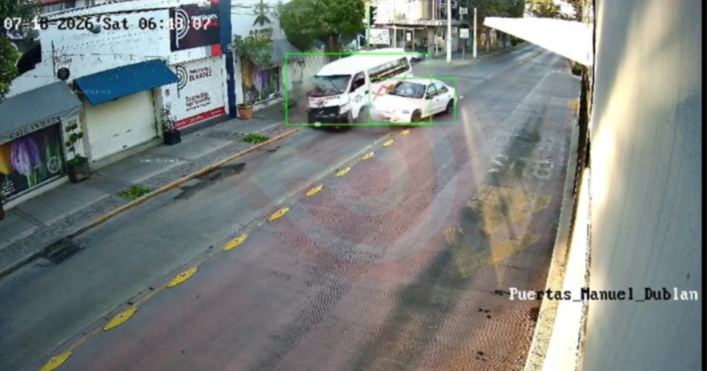 Cuatro pasajeros lesionados tras choque provocado por un auto