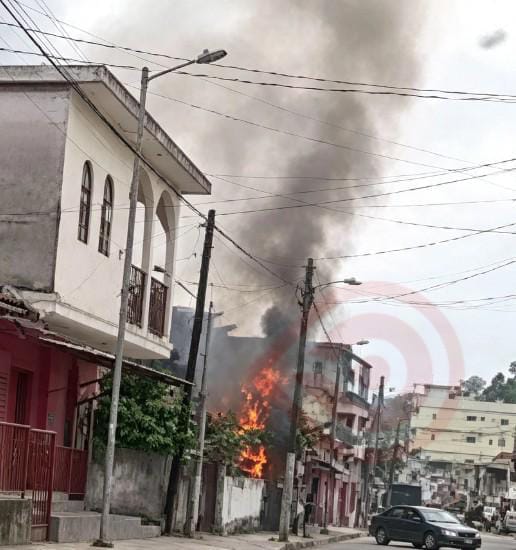 Incendio en local de pollos asados