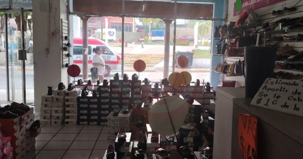 Bajas ventas reportan zapaterías