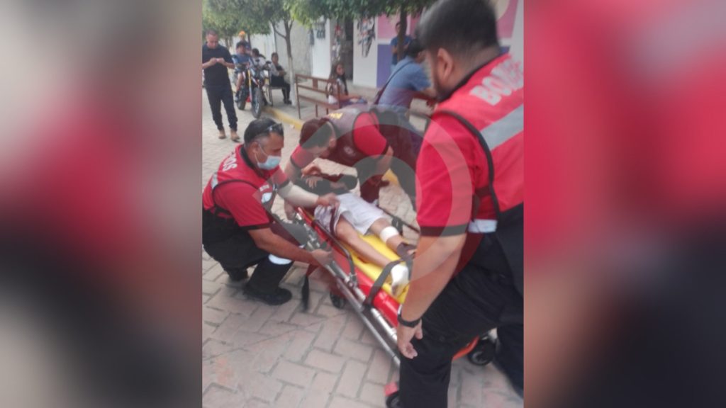 Motociclista herido en choque con auto