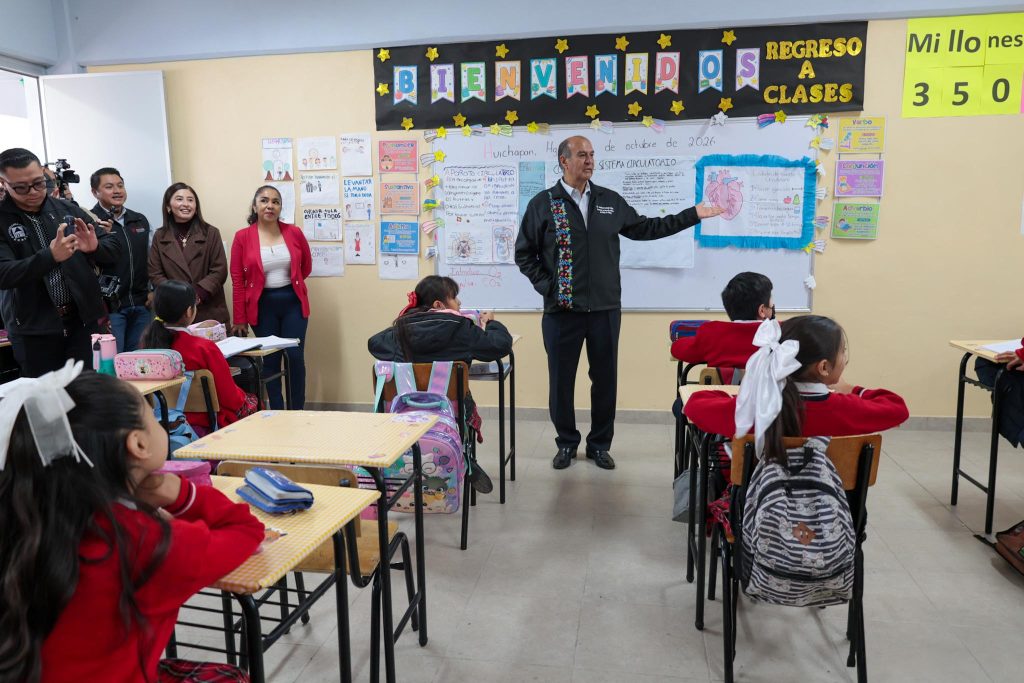 Más y mejores espacios para aprender; Natividad Castrejón entrega obra educativa por 12.9 mdp en Huichapan 