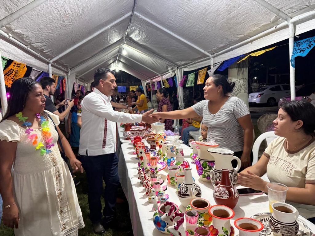 Respalda San Román a artesanas de Chililico