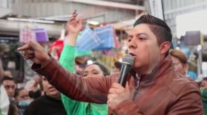 Vecinos de Santiago y Tlaxcala caminan con Ricardo Gallardo y respaldan su gobierno