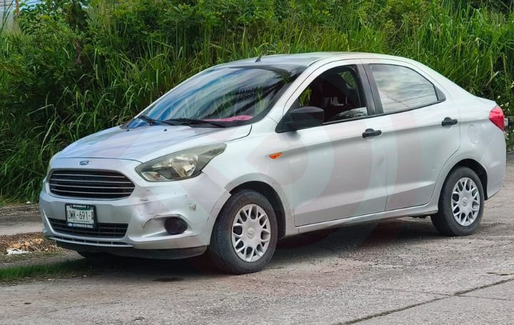 Choque en acceso a Lomas del Yuejat deja solo daños materiales