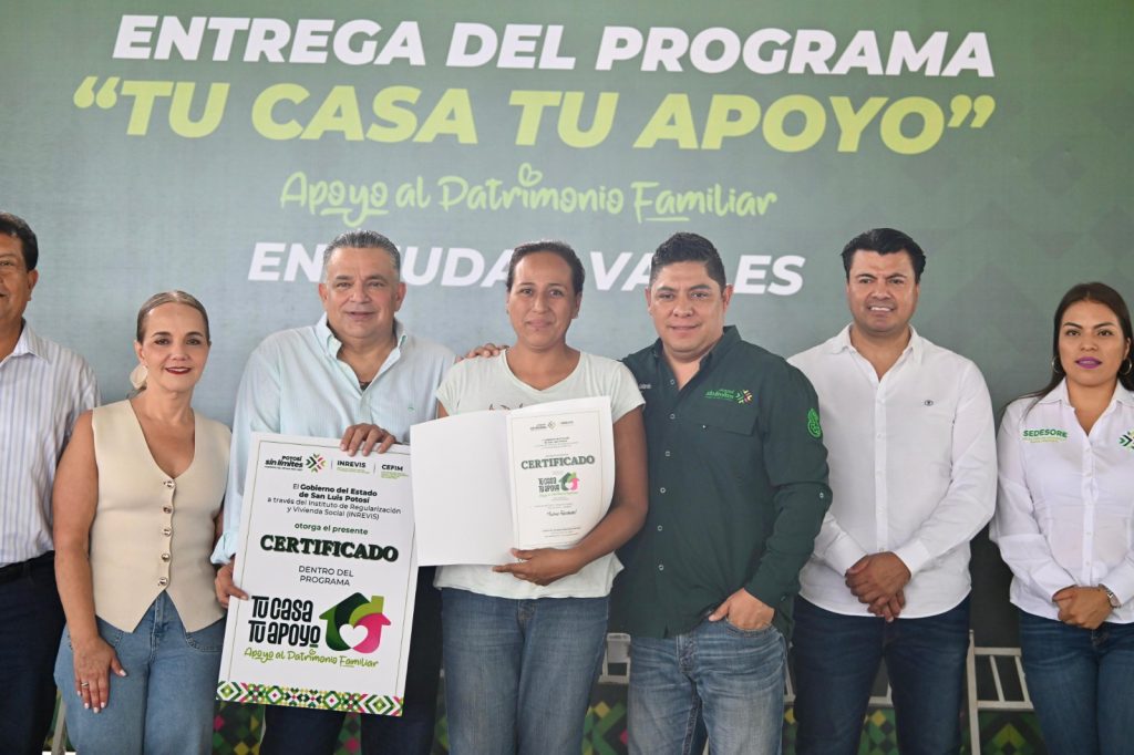 Ricardo Gallardo entrega 3 mil lotes gratuitos a familias en Ciudad Valles