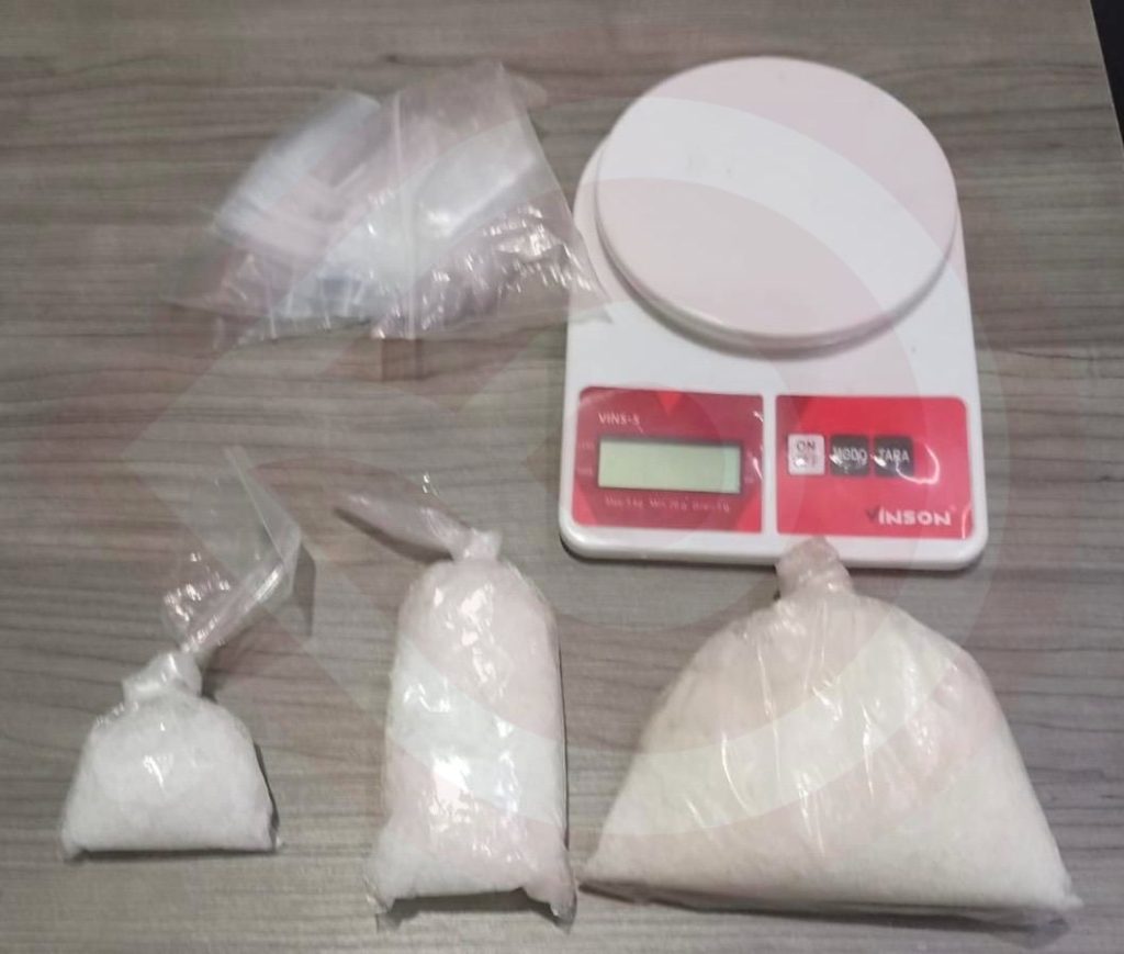Aseguran a hombre con medio kilo de “cristal”