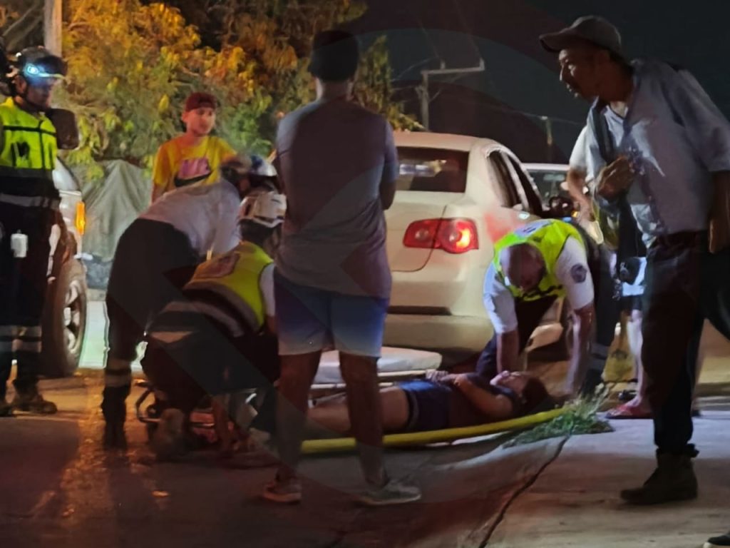 Dos mujeres lesionadas tras caer de motocicleta en Villa Brisa