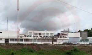 Recolectan ropa de frío para internos del CERESO