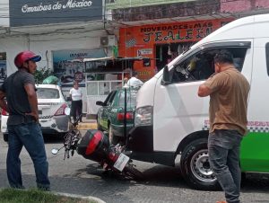 Desigual choque dejó daños materiales en el Boulevard