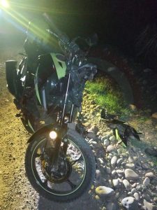 Motociclista lesionado al chocar contra un semoviente