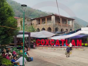 Ni el intenso calor frenó la actividad comercial en el tradicional tianguis