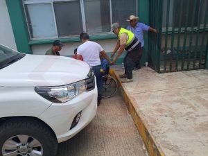Motociclista atropella a adulto mayor en bicicleta