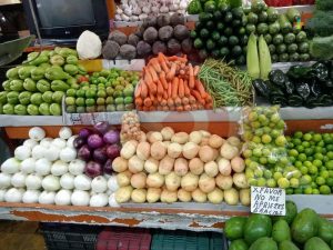 Inestabilidad en precios de frutas y verduras afecta a familias