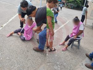 Adulta mayor sufre caída en el jardín municipal