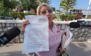 Pidió ayuda para su mamá esquizofrénica, nadie la oyó y hoy la acusan de abandono