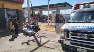 Caída deja inconsciente a hombre frente a tienda en la Valles-Tamazunchale
