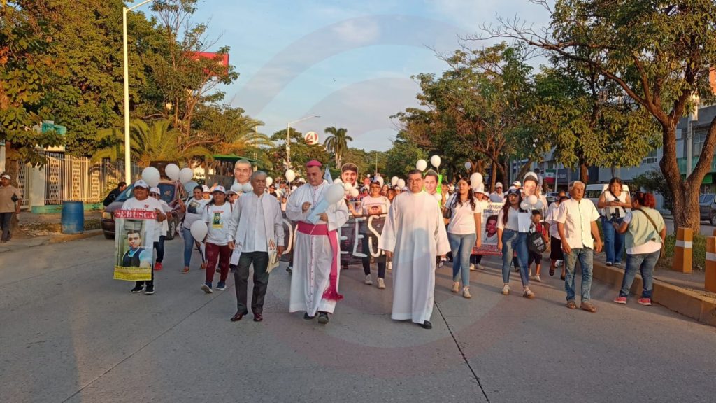 Iglesia y colectivos de búsqueda marcharon por la paz y la familia