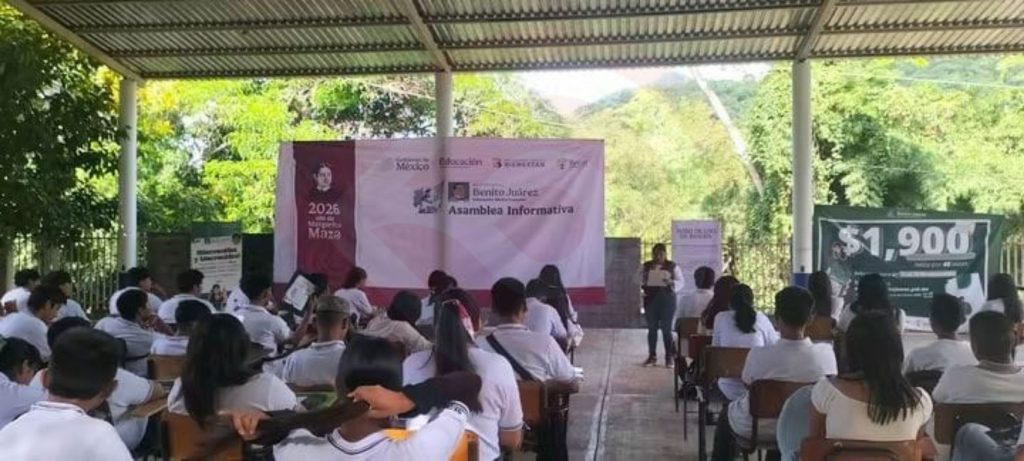 Orientan a alumnos de CEBAC’s sobre la Llave MX y becas Benito Juárez