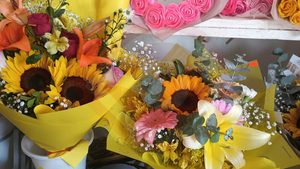 Florerías hicieron su agosto con la venta de flores amarillas este 21 de septiembre