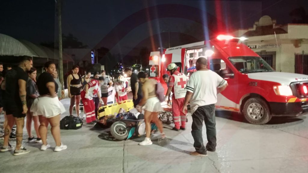 Joven resulta lesionada tras choque entre motoneta y automóvil en la Obrera