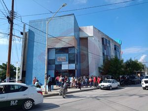 Largas filas en Sindicato del IMSS tras apertura de bolsa de trabajo